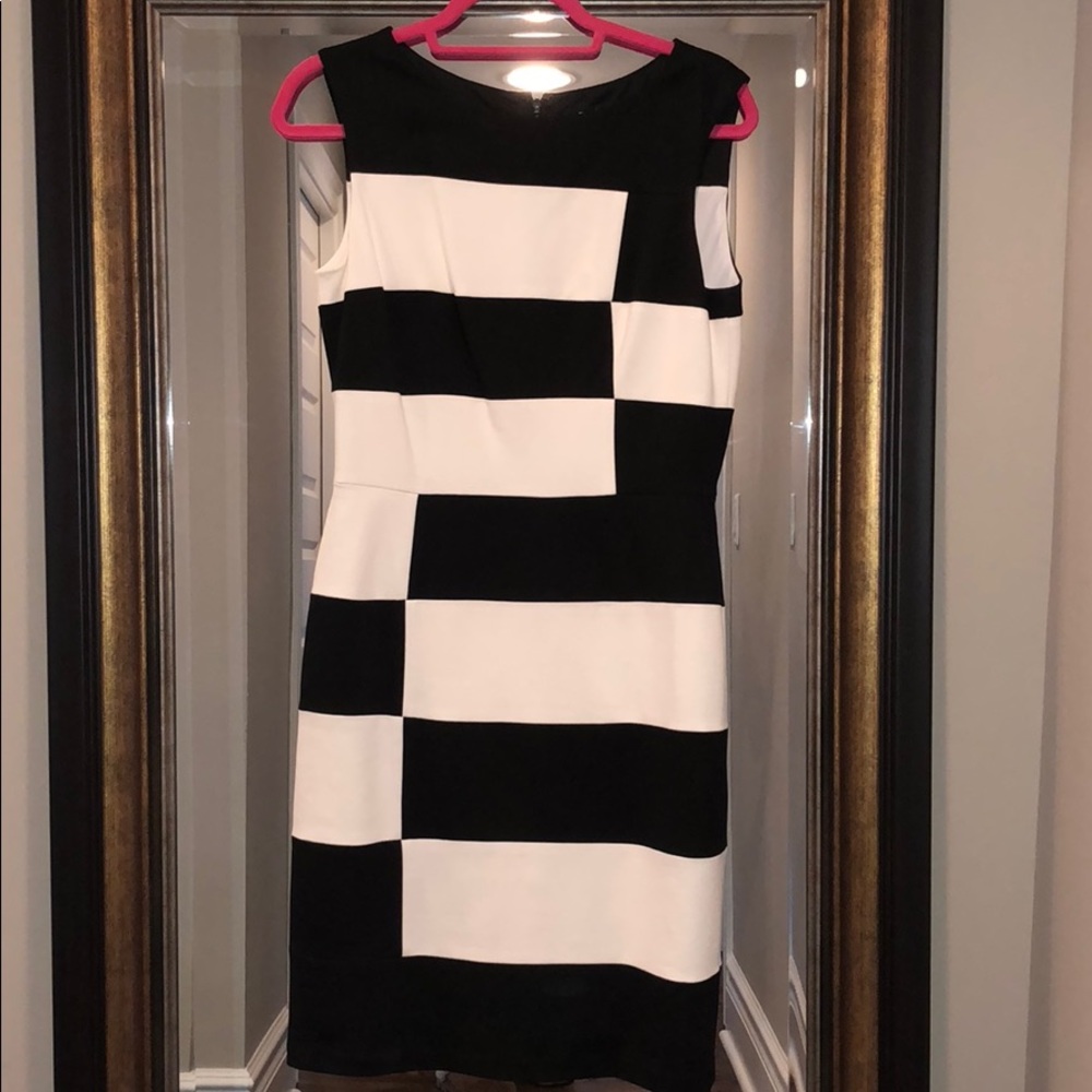 WHBM black white dress. Sz 6. Excellent condition